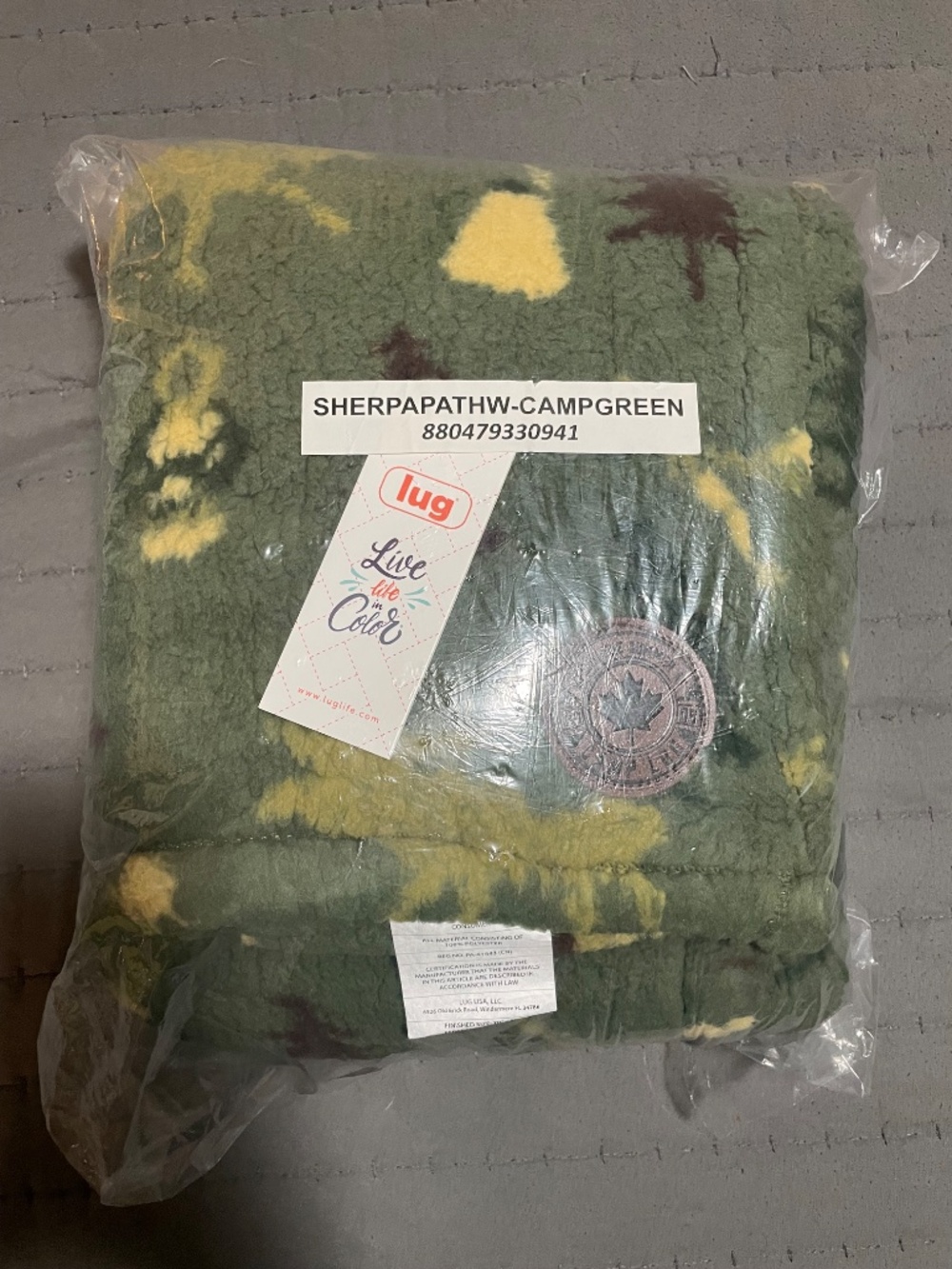 Lug Camp Green Sherpa Throw - Picture 2 of 5